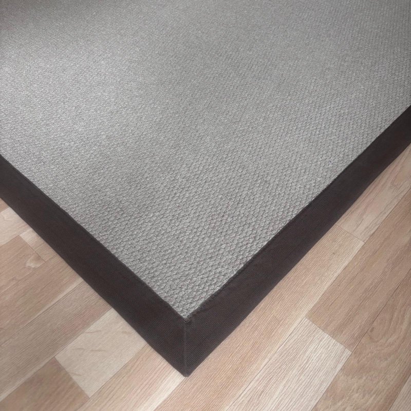 Tapis en laine camel 140 x 200 cm finition gansée
