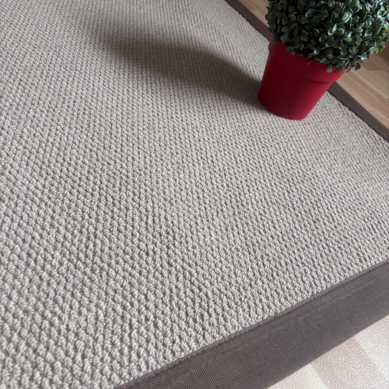 Tapis en laine camel 140 x 200 cm finition gansée
