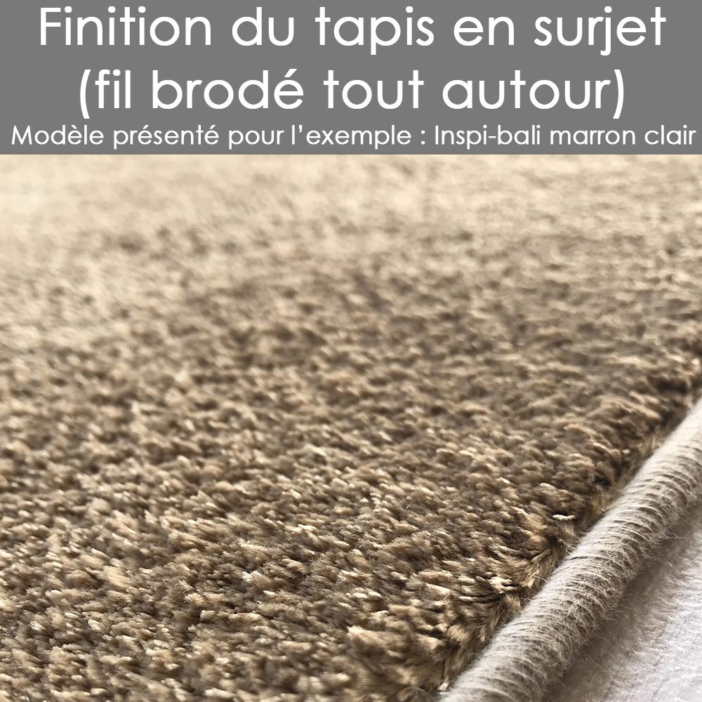 Tapis de luxe sur mesure lavable en machine couleur lie de vin aspect viscose