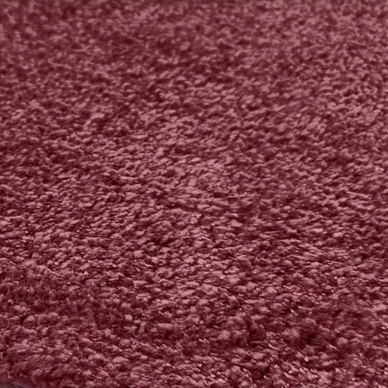 Tapis de luxe sur mesure lavable en machine couleur lie de vin aspect viscose