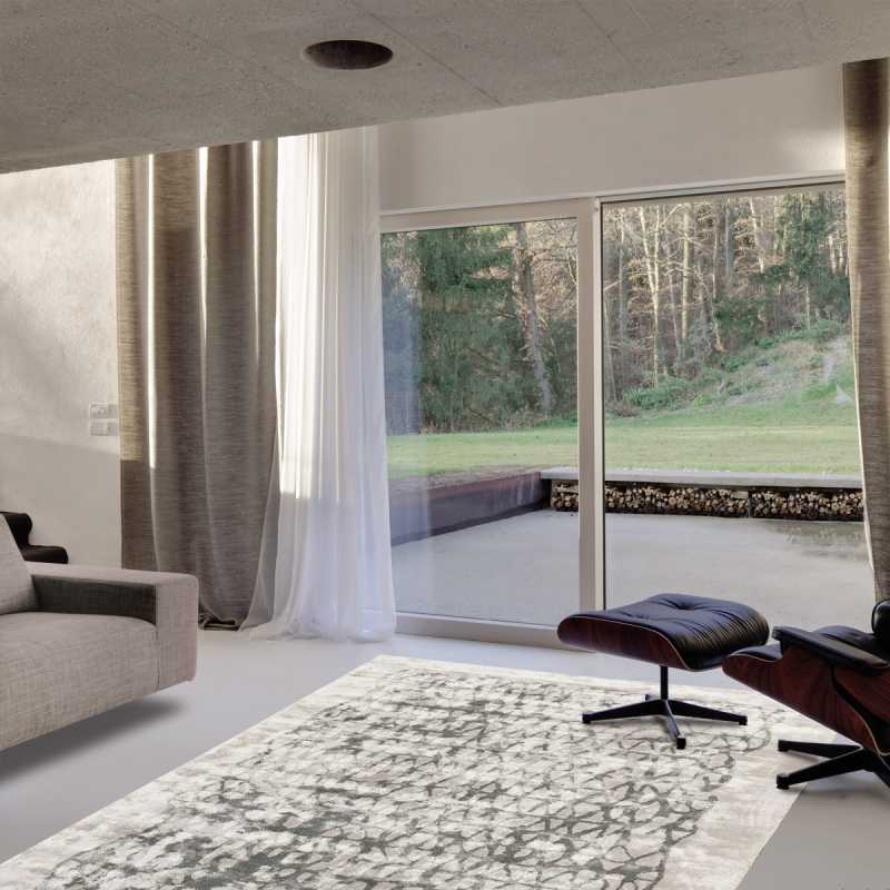 Tapis prestige beige à motifs gris en viscose tufté main par Angelo.