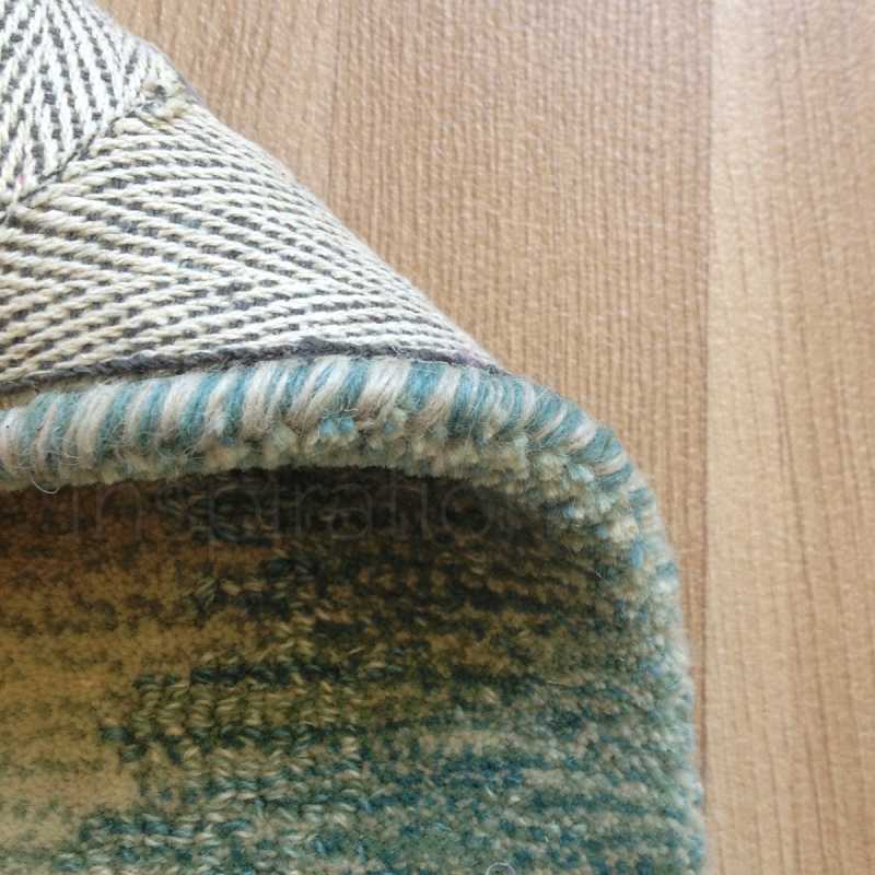 Tapis haut de gamme beige à motifs en laine et viscose fait main par Ligne Pure