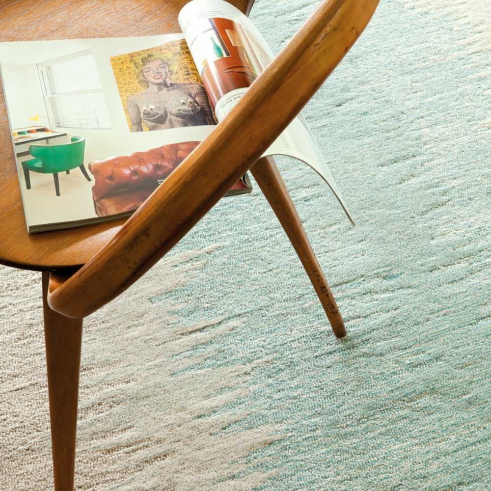 Tapis haut de gamme beige à motifs en laine et viscose fait main par Ligne Pure