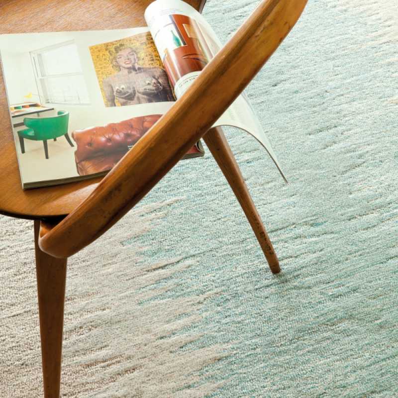 Tapis haut de gamme beige à motifs en laine et viscose fait main par Ligne Pure