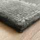 Tapis de luxe gris à carreaux de la gamme Reflect en viscose par Ligne Pure