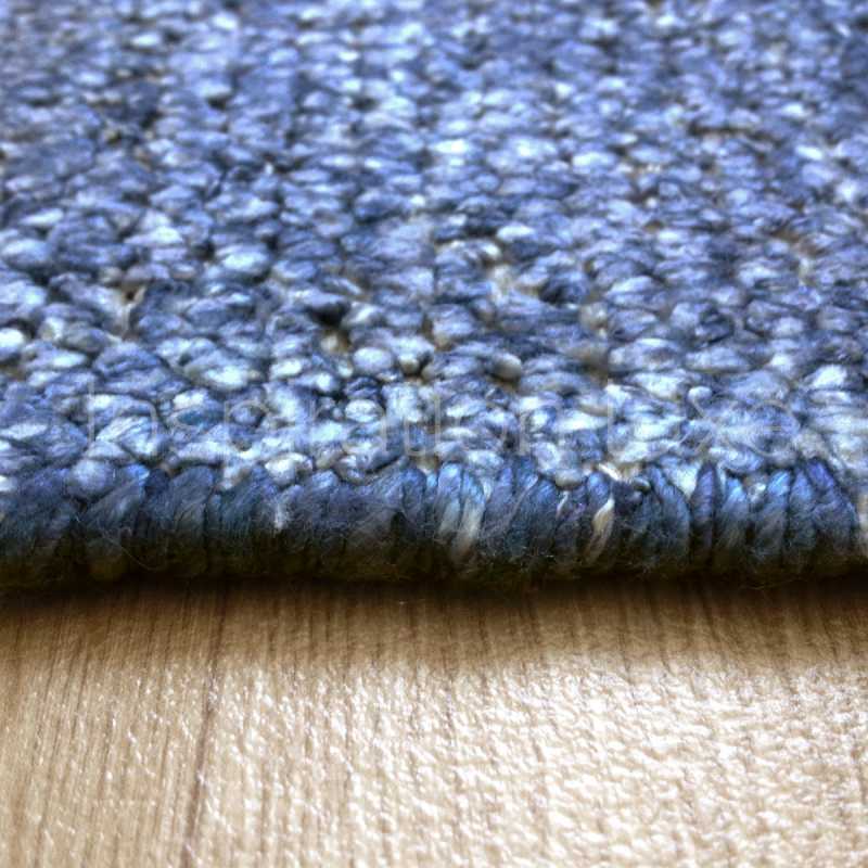 Tapis haut de gamme en viscose bleu tissée à la main rectangulaire et fin par Ligne Pure.