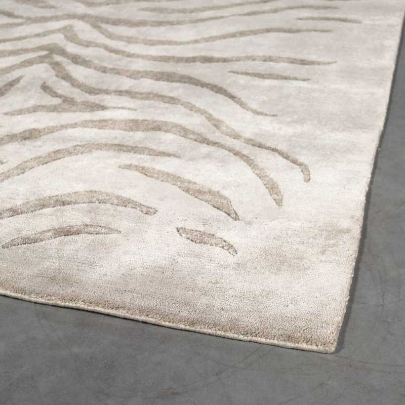 Tapis sur mesure zébré Silky par Angelo