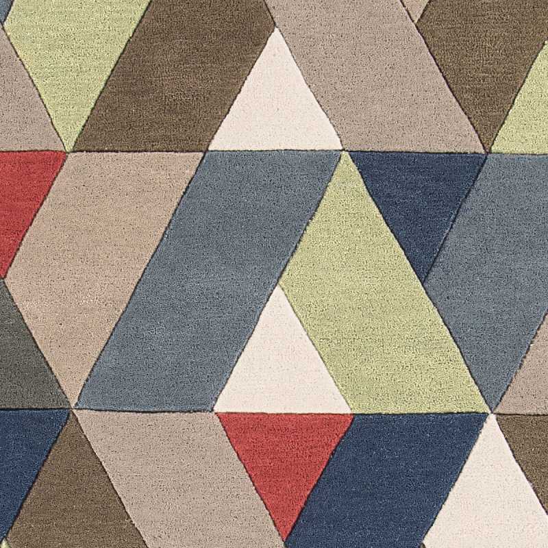 Tapis design multicolore avec motifs chevrons fait en Inde