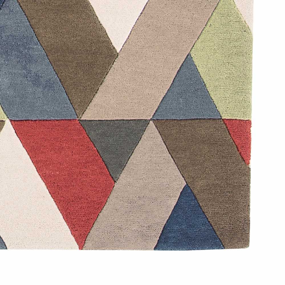 Tapis design multicolore avec motifs chevrons fait en Inde