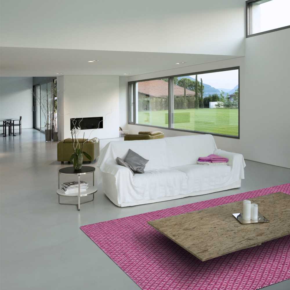 Tapis rose haut de gamme en laine teintée tissée à la main motifs losanges Mic Mac par Angelo