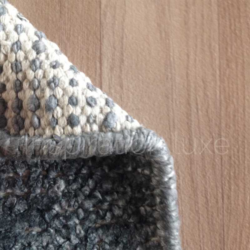 Tapis haut de gamme en viscose gris tissé à la main rectangulaire et fin par Ligne Pure.