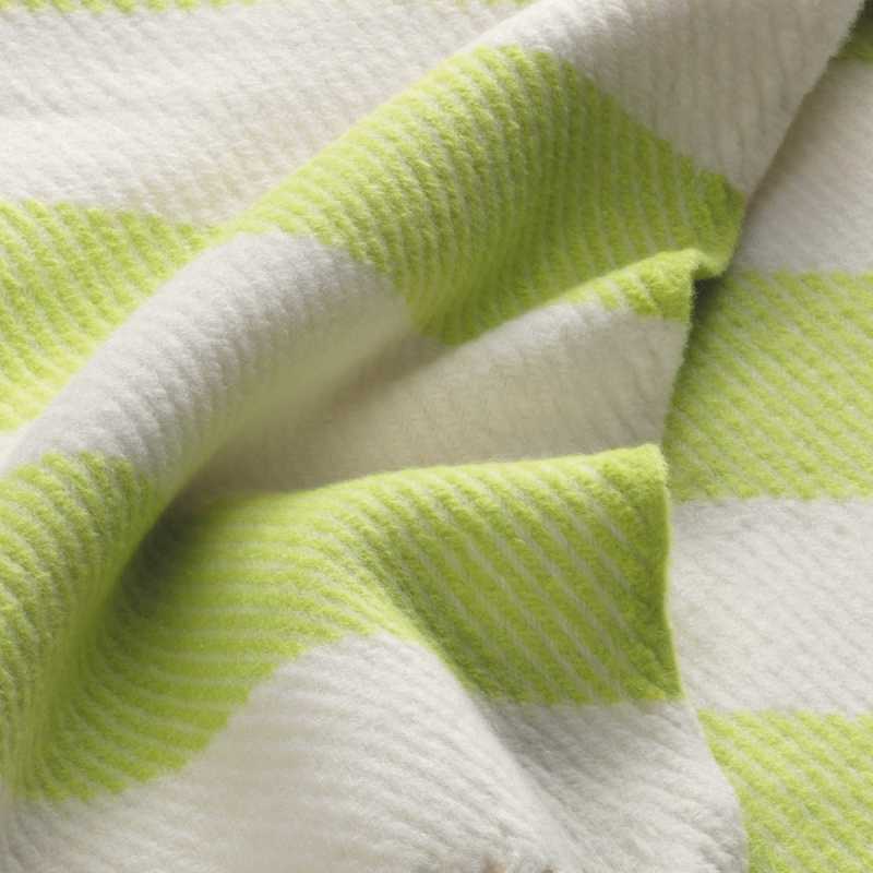 Plaid contemporain rayé blanc et vert par Esprit Home