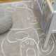 Tapis moderne en coton beige avec son motif ourson pour chambre d'enfant