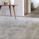 Tapis de luxe gris à carreaux de la gamme Reflect en viscose par Ligne Pure