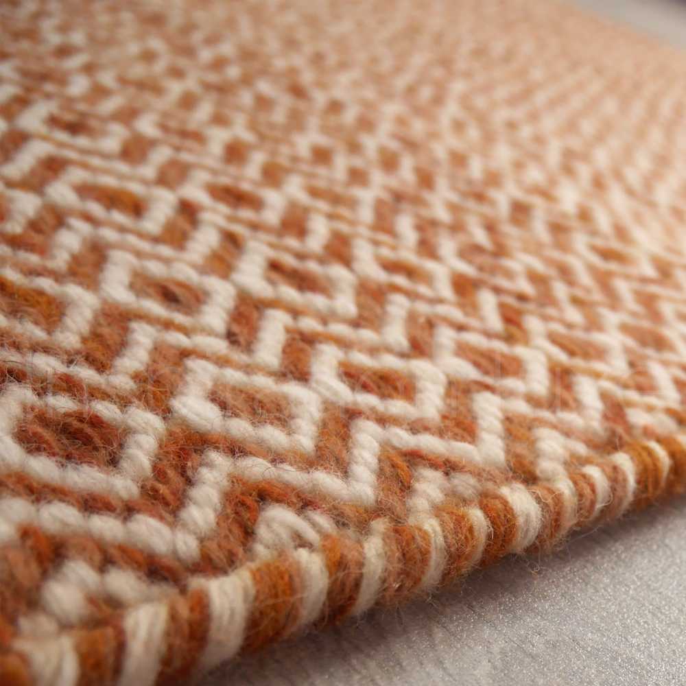 Tapis haut de gamme en laine teintée tissée à la main Orange motifs losanges Mic Mac par Angelo