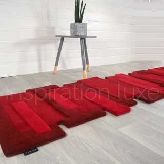 Tapis sur mesure rouge de couloir design Pebbles par Angelo