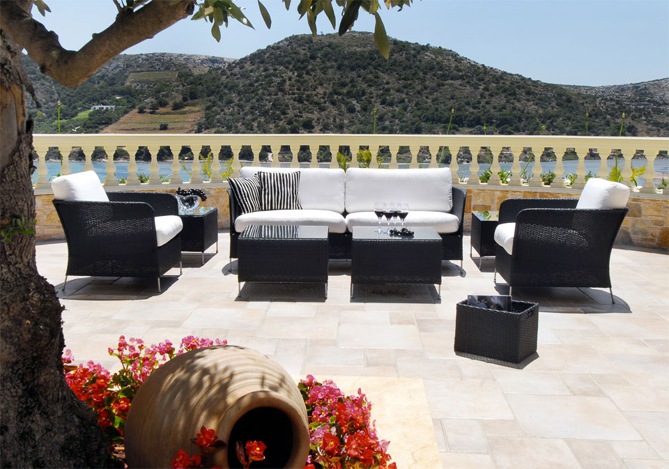 Commandez votre Canapé de jardin Orion avec coussins de luxe par Alexander Rose sur inspiration-luxe.com. Livraison en France et en Europe.